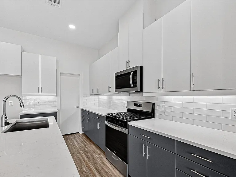 2105 Holman St — Photo 14