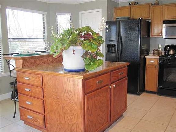 5th image of 717 Cactus Bend Dr