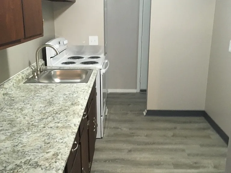 Stoney Creek Apartments — Photo 76
