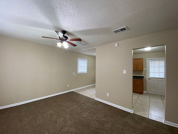 3rd image of 2624 Maverick Ave
