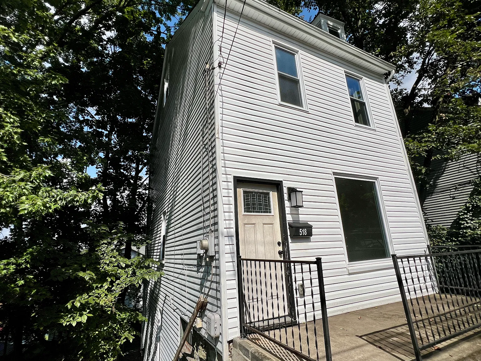 3 bed, 2.5 bath, 1122 sqft, $1,825 — Photo 1