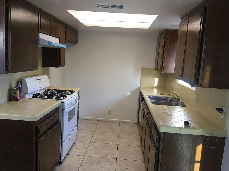2nd image of 328 E Badillo St