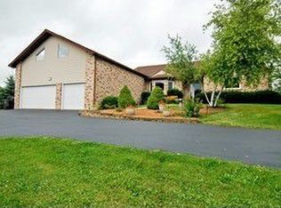 38605 N Magnolia Ave, Wadsworth, IL 60083