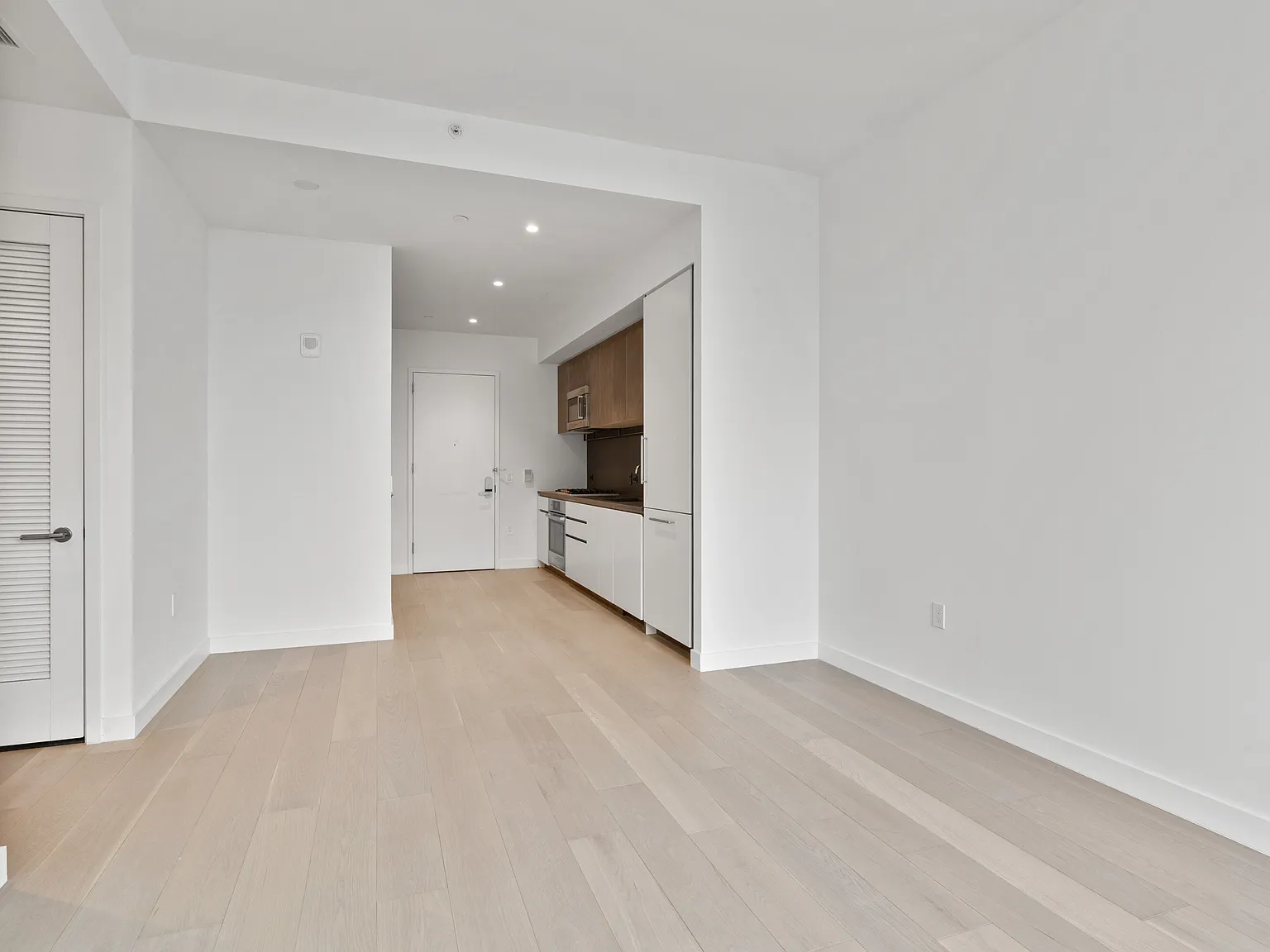 11 Hoyt Street — Photo 3