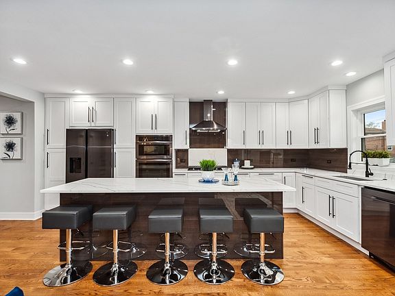 4th image of 4822 N Natoma Ave