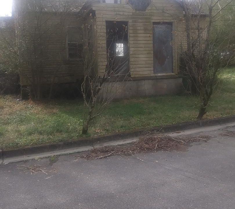 2nd image of 107 Borden St