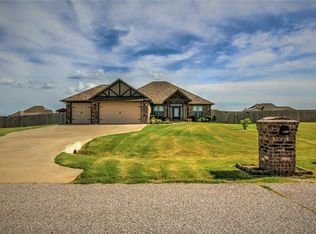 1200 Abraham Dr, Tuttle, OK 73089
