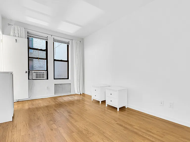 226 E 70th St #3G — Photo 7
