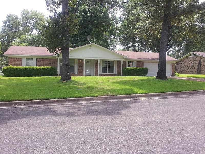 1st image of 206 Vinewood Ln