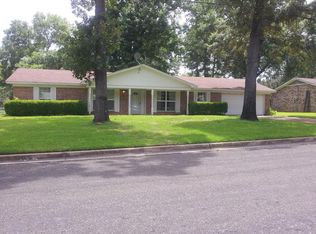 206 Vinewood Ln, Longview, TX 75604