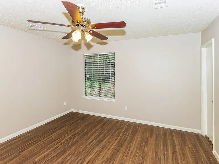 8912 Saddlewood Dr — Photo 9