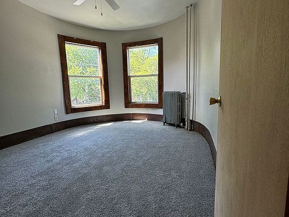 5th image of 637 E 15th St APT 3