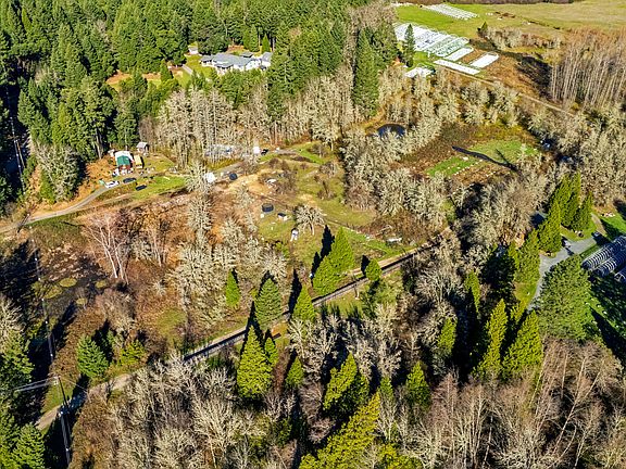 4th image of 302 Three Mill Rd