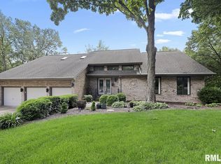 3700 W Bluffs Rd, Springfield, IL 62711