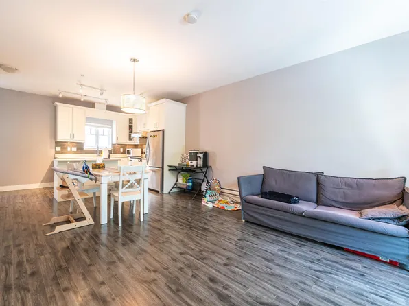 2263 Triumph St #205, Vancouver, BC V5L 1L2