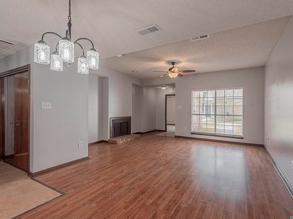 3rd image of 11054 Red Oak Dr