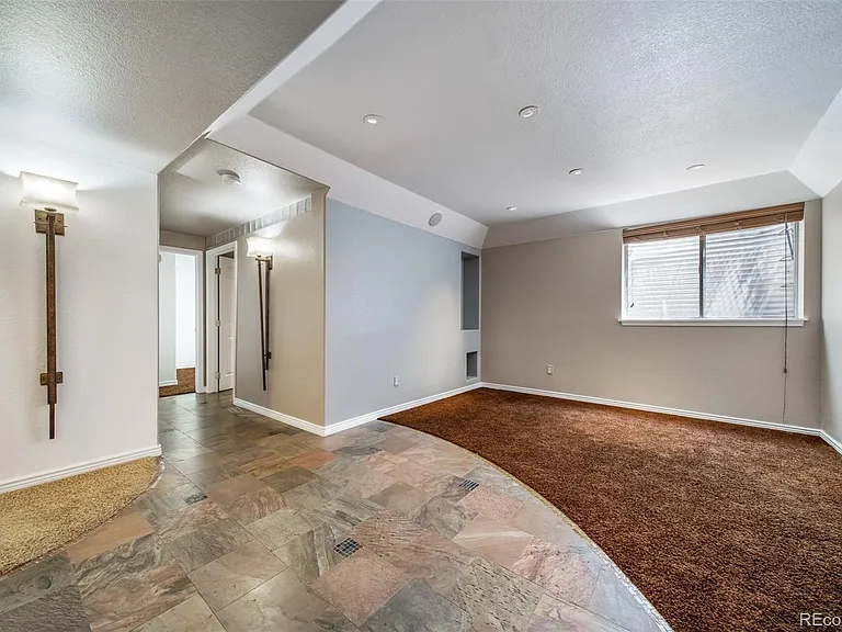 1011 S Valentia St #81 — Photo 36