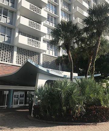 2nd image of 2121 N Bayshore Dr APT 417