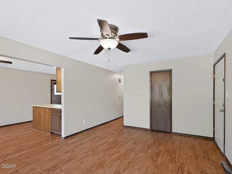 415 W Spring St #A — Photo 6