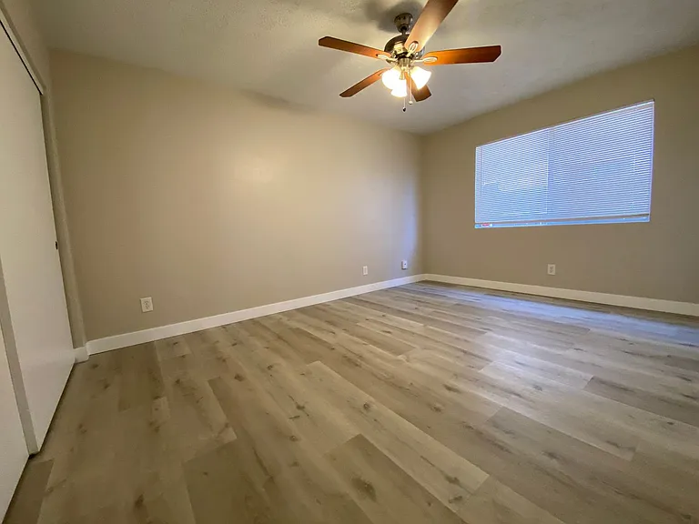 Two Bedroom Apartment Normal Heights with on-site Laundry and small dog friendly! — Photo 9