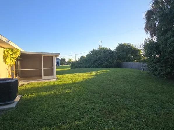 1011 Albany Ave #1011, Lehigh Acres, FL 33971