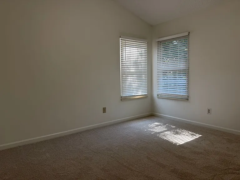 106 Meridian Ct — Photo 24