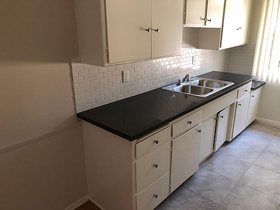 3rd image of 10820 Morrison St APT 5