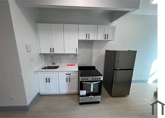 Studio, 600 sqft, $2,646 — Photo 1