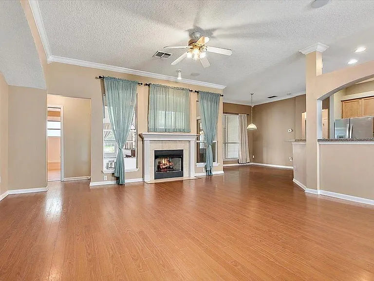 1252 Woodchurch Ln — Photo 10