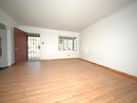 2nd image of 733 Cardenas Dr SE