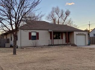 1011 W Beeson Rd, Dodge City, KS 67801