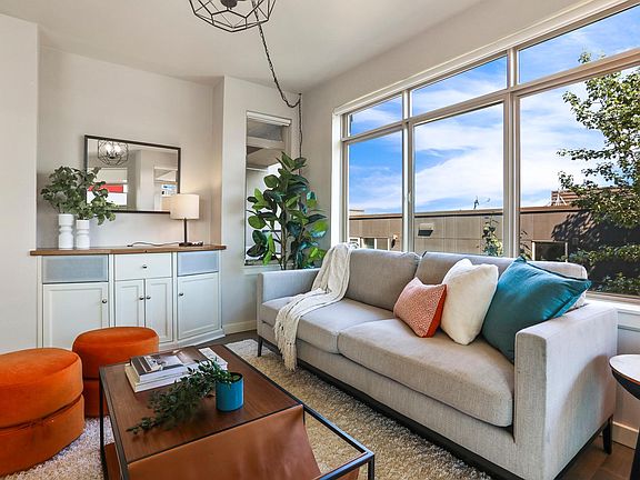 5th image of 900 Aurora Ave N APT 401