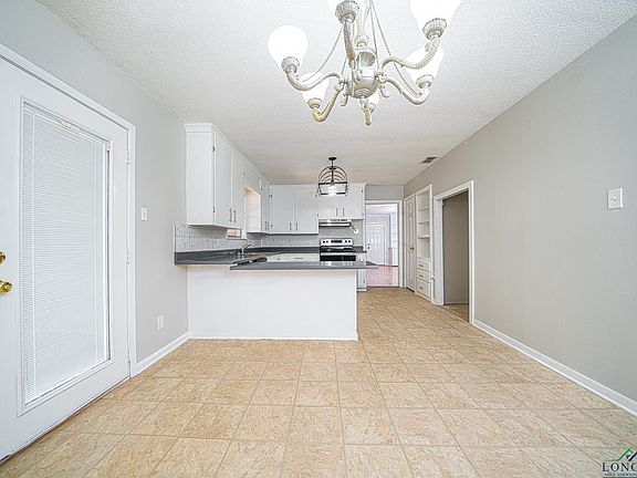 4th image of 2704 Royal Dr