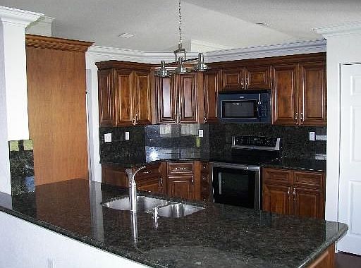 BREKFAST AREA SNACK BAR/COUNTER