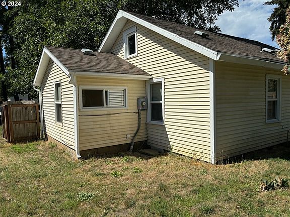 5th image of 6709 NE 2nd Ct