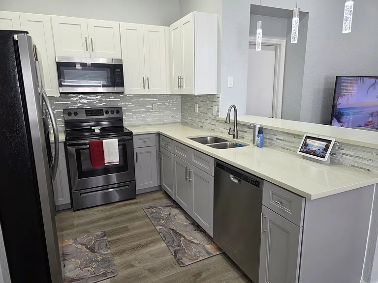 1217 SW 46th Way — Photo 9