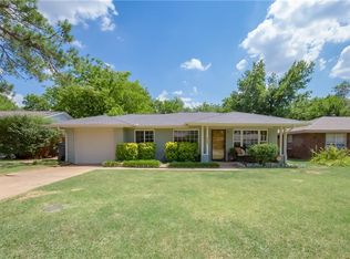 1706 Westchester Dr, The Village, OK 73120