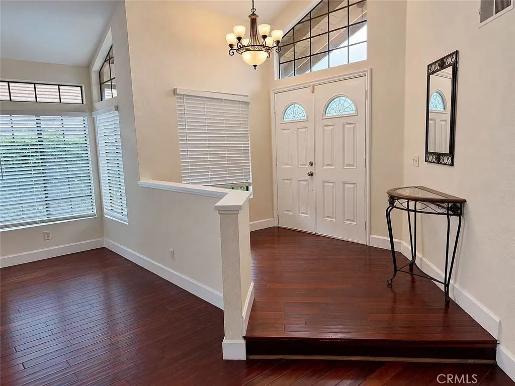 5 bed, 2610 sqft, $4,250 — Photo 4