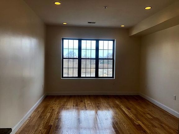 2nd image of 95 N Walnut St APT 407