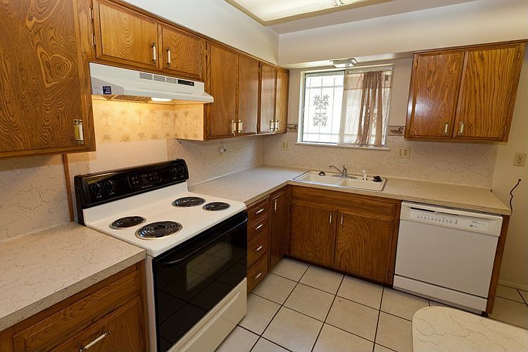 Lots of room in the Kitchen