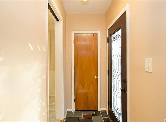 3rd image of 2922 Clawson Ave