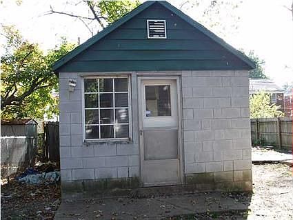 2nd image of 1153 E Gum St