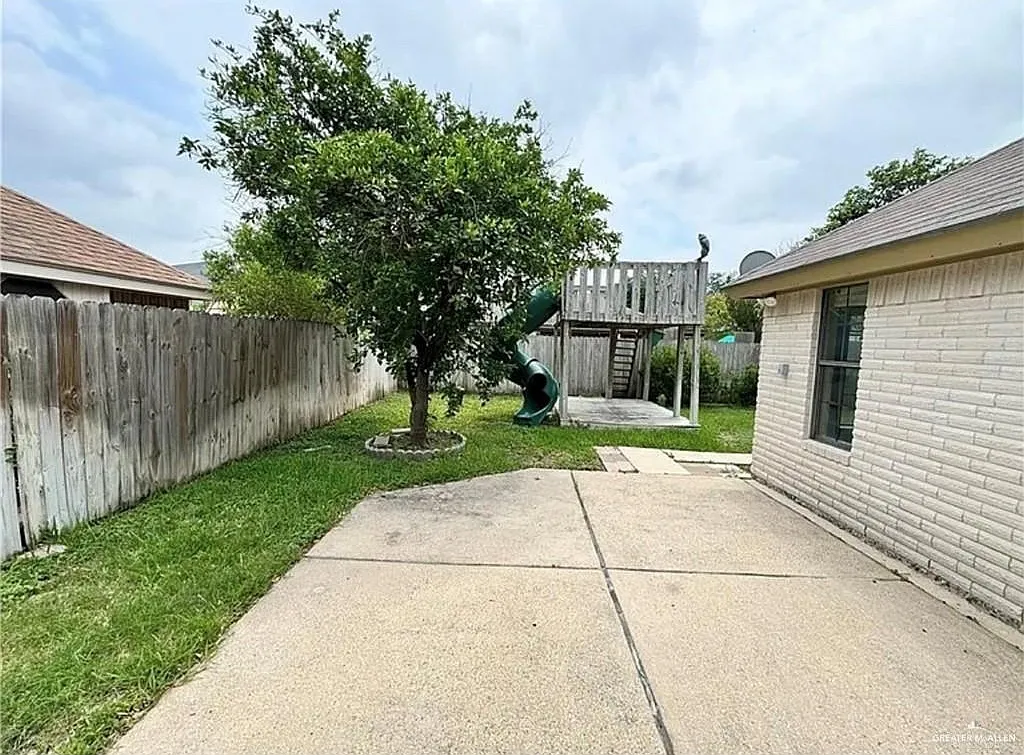 3 bed, 2.5 bath, 1519 sqft, $1,700 — Photo 4
