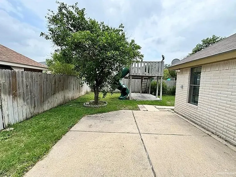3817 Nightingale Ave — Photo 4