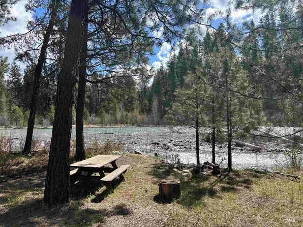 17 Bransons Dr, Lowman, ID 83637