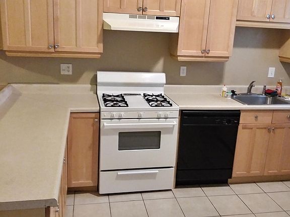 4th image of 1429 S Lincoln St