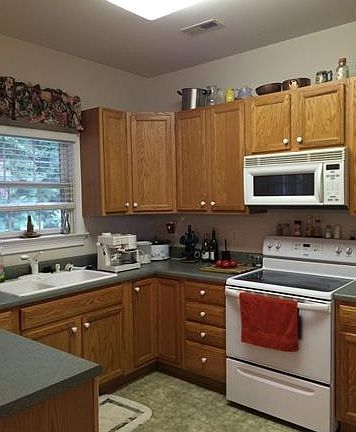 3rd image of 441 Cobblestone Dr