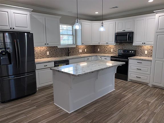 Breathtaking kitchen with 42 inch custom cabinets, soft close drawers, under cabinet lighting, recessed lighting, granite countertops, and refrigerator included!!
