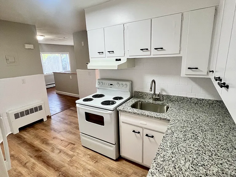 398 Newton St #1 — Photo 8