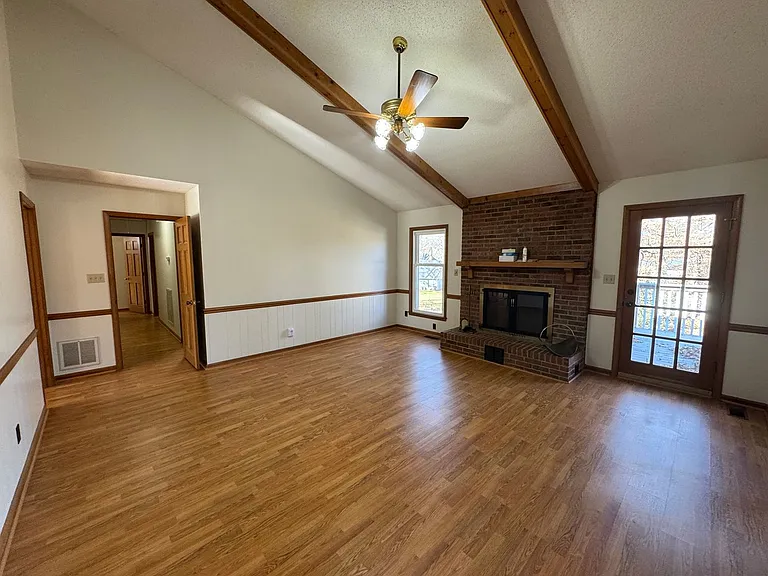 307 Fallingbrook Dr — Photo 12